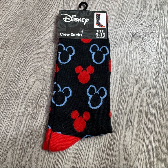 Disney Mickey Mouse Crew Socks Size 9-13 NWT - Picture 2 of 3